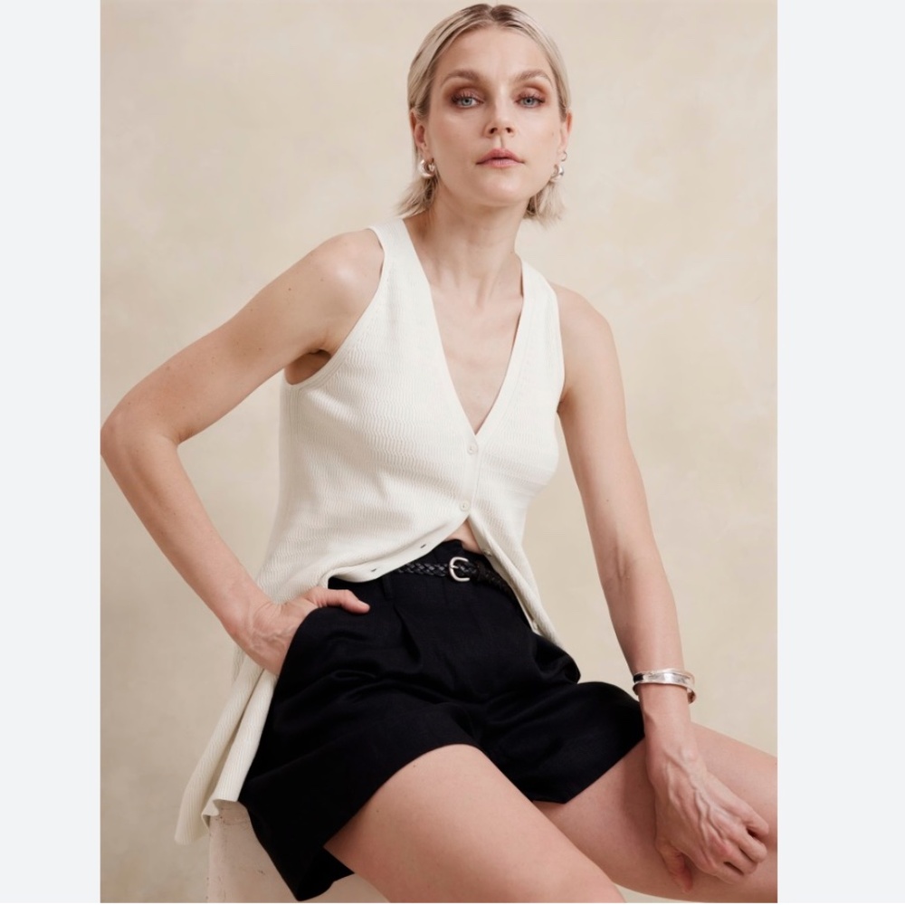 Banana Republic NWT - Textured Sweater Vest in Ivory